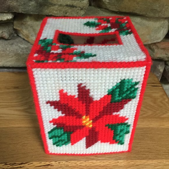 Yarn Craft Tissue Box Cover Poinsettia Christmas - Picture 2 of 6